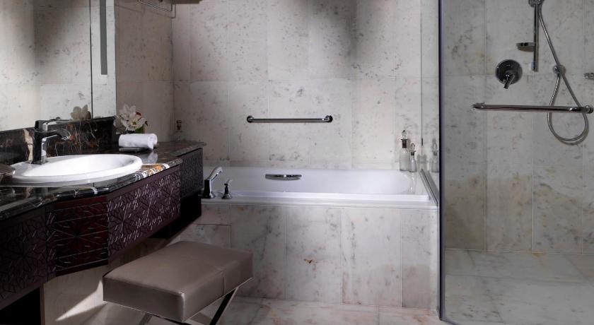 Image of Junior Suite King 16