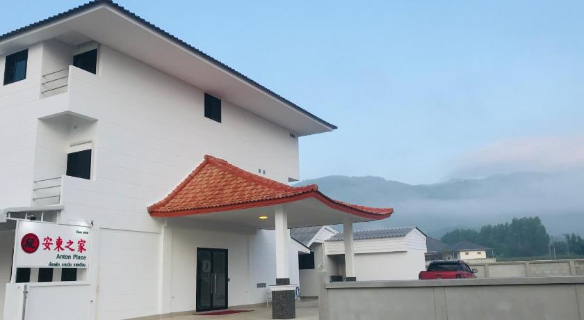 猜也蓬 อันตงเพลส Anton place 3星级 酒店 泳池