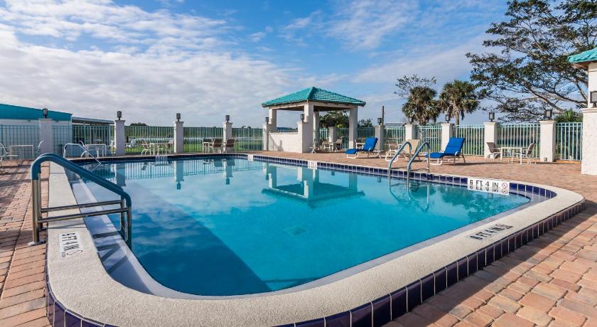 Days Inn & Suites by Wyndham Lake Okeechobee photo