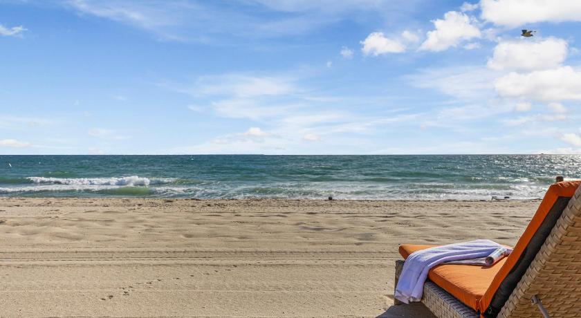 Ocean Treasure Beachside Suites photo