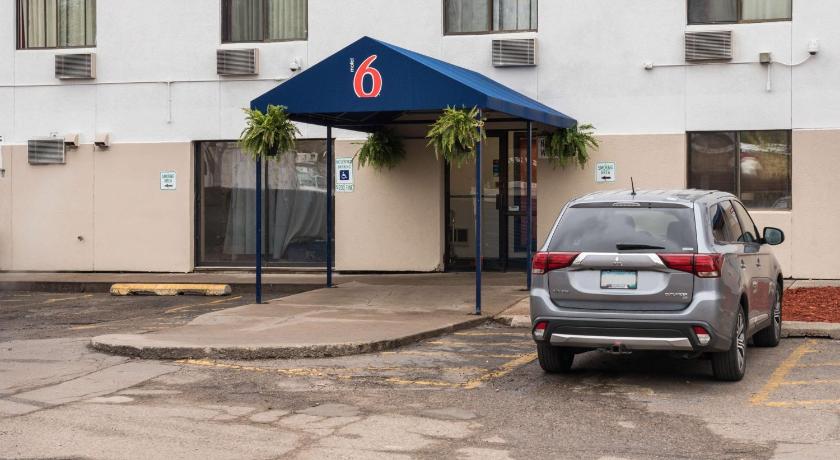 Motel 6-Saint Paul, MN - I-94