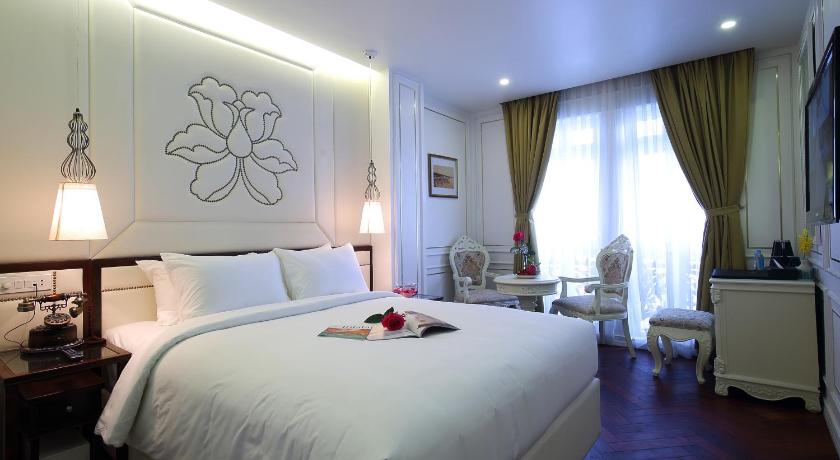 a hotel room with a large bed and a large mirror, Camelia Saigon Central Hotel in Ho Chi Minh City
