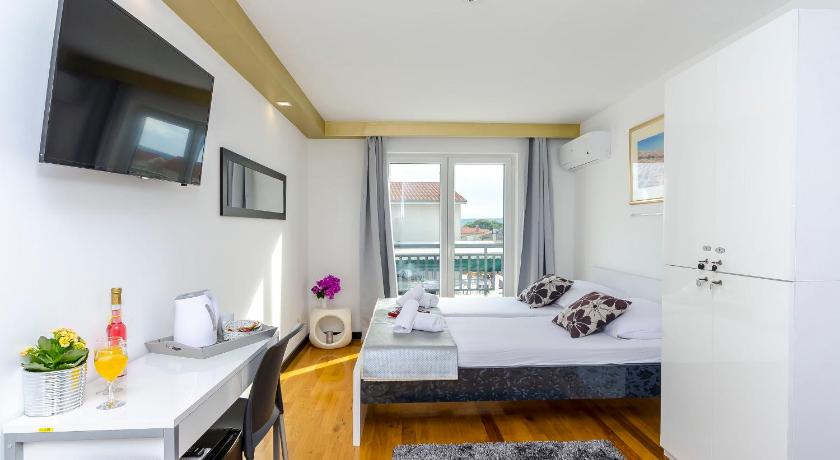 All Saints Suites Bb Kastela - image 3