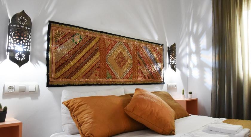Puerta Real Apartamentos — Hotel in Seville