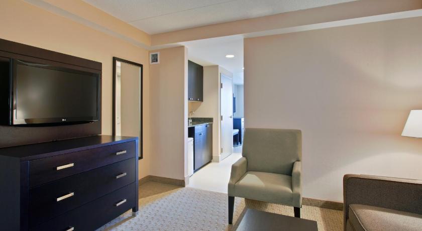 Holiday Inn Express Hotel & Suites Ottawa West-Nepean