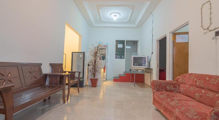RedDoorz @ Rajawali KM 5 photo