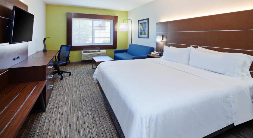 Holiday Inn Express & Suites Rancho Mirage