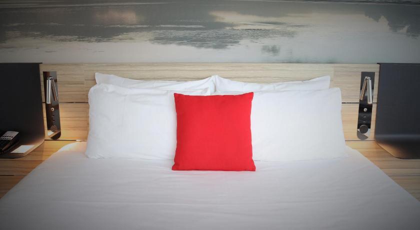 Image of Superior room with Queen-size bed and convertib le sofa 14