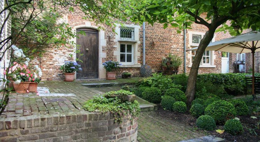 Guesthouse Sint Michielshof, sfeervolle carre boerderij vlakbij Maastricht — Hotel in Lanaken