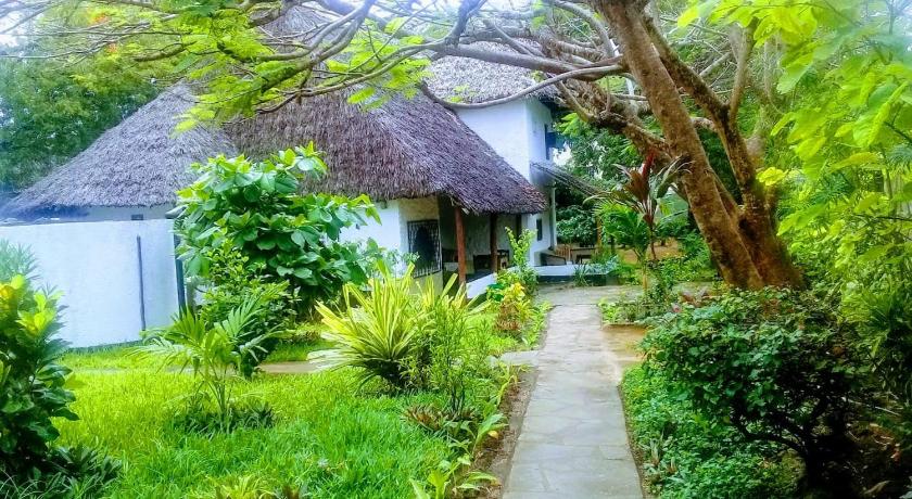 Diani Banda Cottages — Hotel in Mombasa
