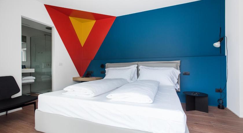 HOODY ACTIVE & HAPPINESS HOTEL