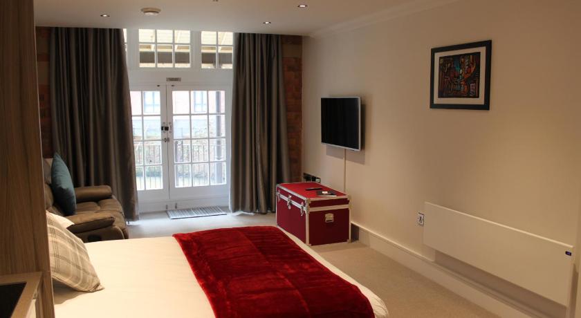 Waters Edge at Cocoa Suites photo
