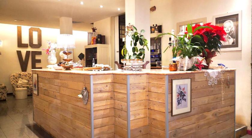 Hotel Garisenda B&amp;B - in Centro a Riccione - — Hotel in Riccione