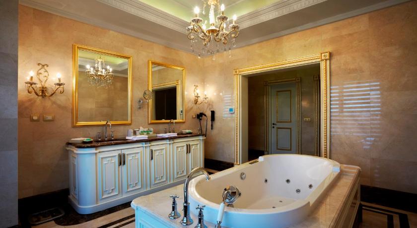 รูปของPresidential Suite with Spa Bath and Sauna 8