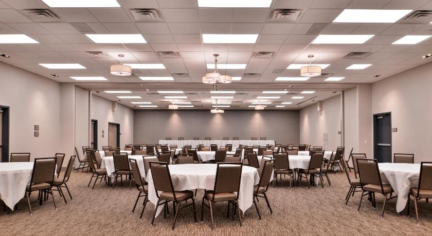 Country Inn & Suites by Radisson, Ft. Atkinson, WI