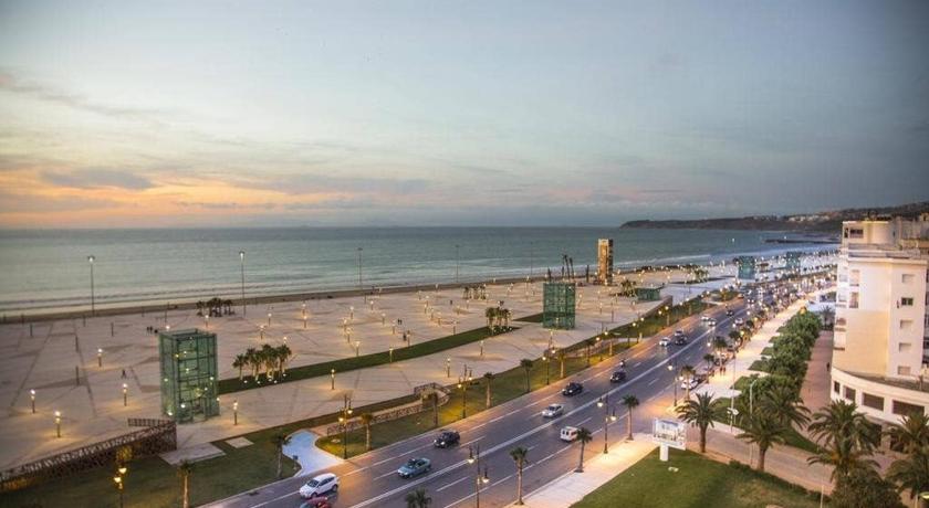 Vue sur Mer Avec 2 Terrasses - 100m² - Sur la Cote — Hotel in Tangier