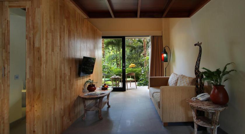 Image of Mezzanine Suite Pool View 11