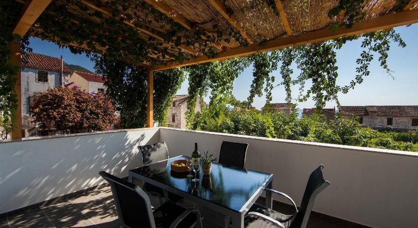 Guesthouse Ksenija — Hotel in Vis