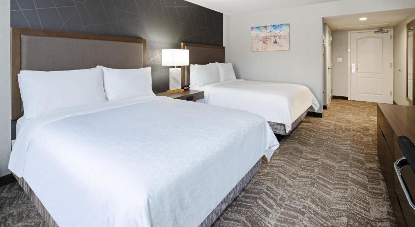 Best Western Valencia/Six Flags Inn & Suites