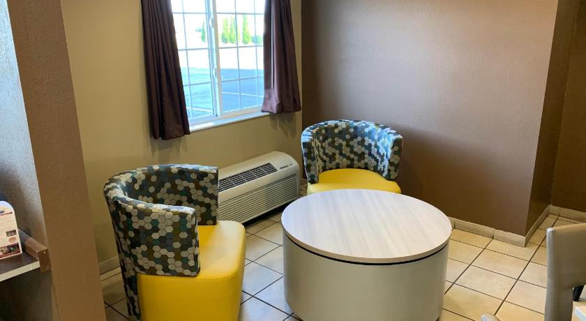 Microtel Inn & Suites by Wyndham Prairie du Chien