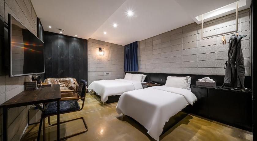 Фото: Семейный номер Делюкс с 2 отдельными кроватями (Deluxe Family Twin Room) 4
