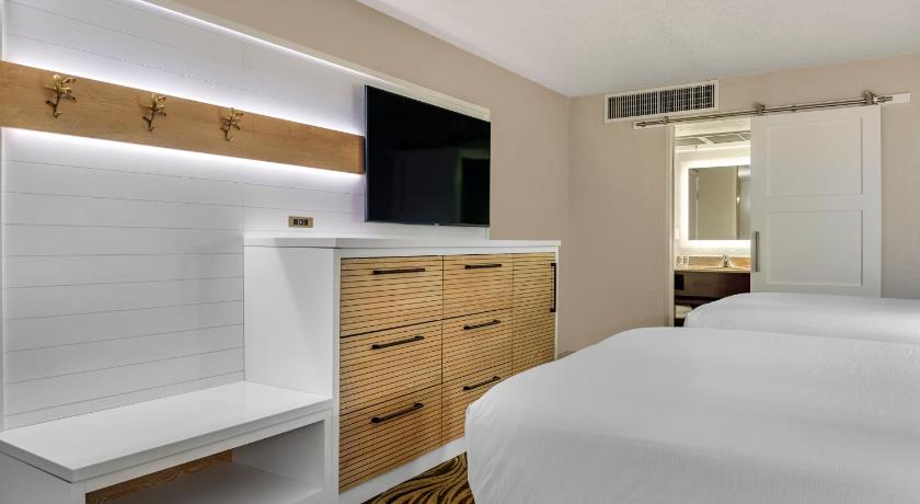 Image of Two Double Beds - Non-Smoking 6