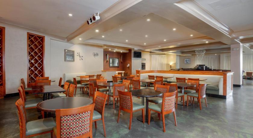 La Quinta Inn and Suites by Wyndham Secaucus Meadowlands