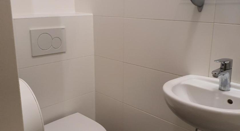 Image of 'Double Room with Private Bathroom 3