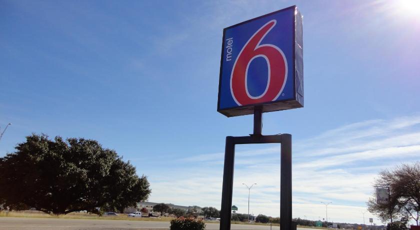 Motel 6 Round Rock