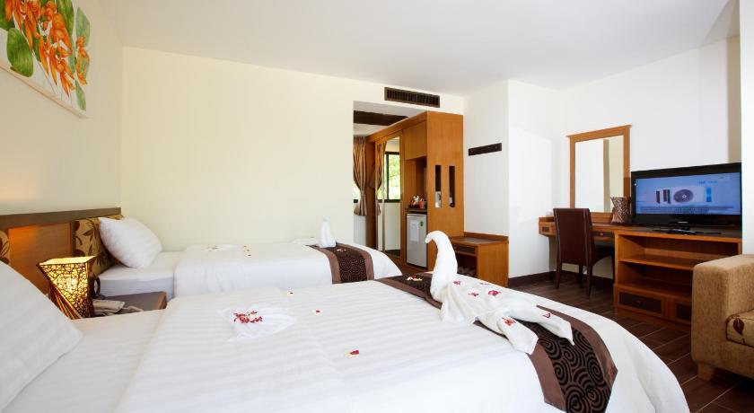 Image of Deluxe Double or Twin Room 11