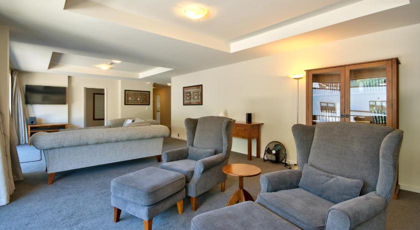 Image of 3-Bedroom Mountain View Apartment 5
