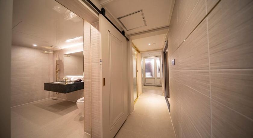 チルゴク Centro Tourist Hotel 3つ星 ホテル 外観