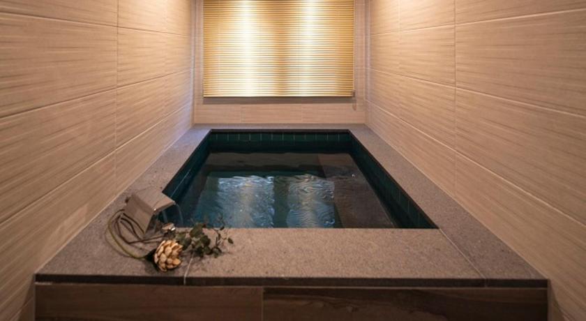 チルゴク Centro Tourist Hotel 3つ星 ホテル レストラン