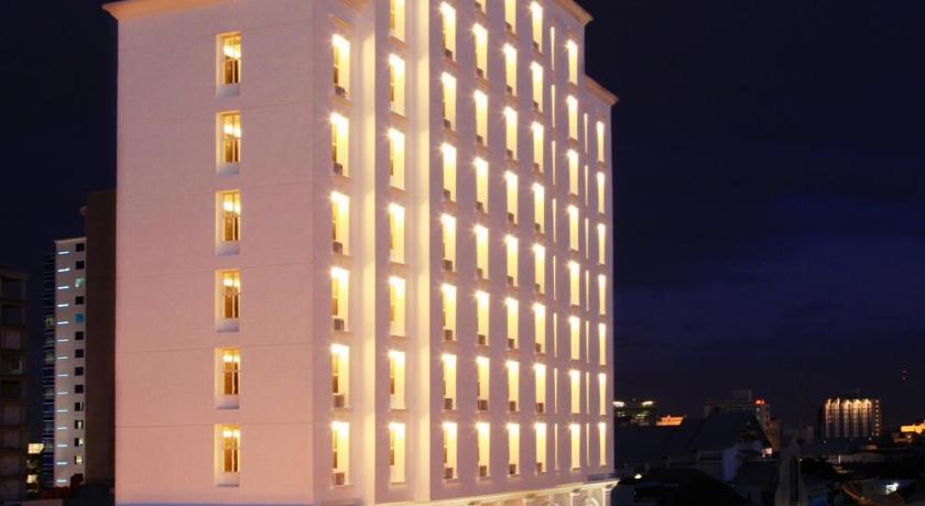 D'primahotel Pattimura Makassar photo