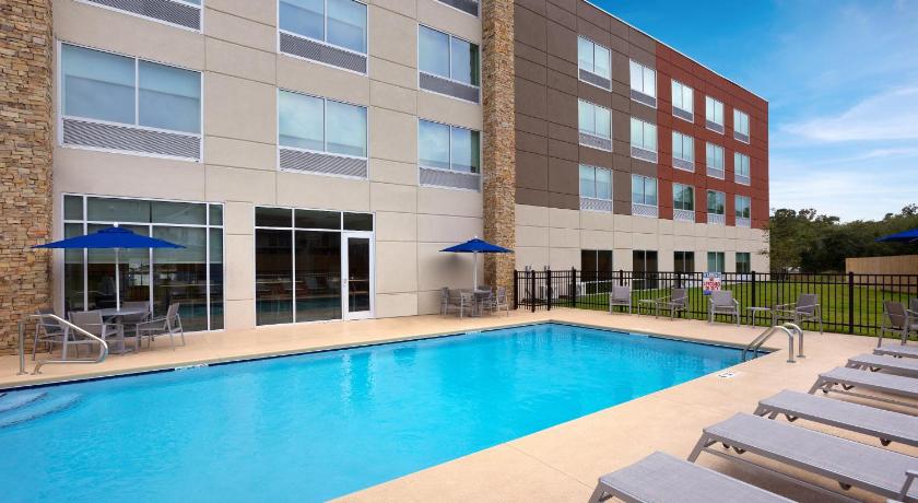 Holiday Inn Express Lake Park photo