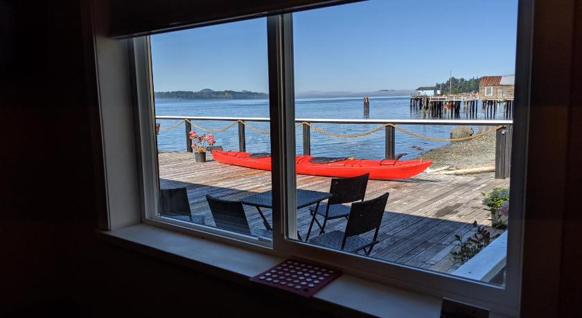 Nimpkish Hotel photo
