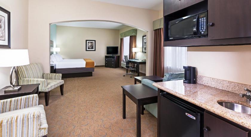 Holiday Inn Express Hotel & Suites Victoria