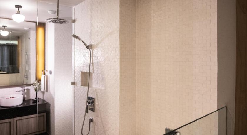 Image of Deluxe Pool View 14