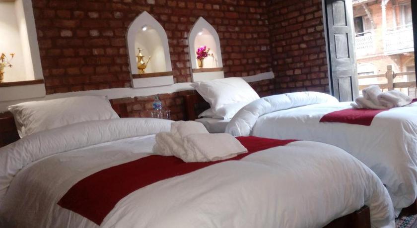 a hotel room with two beds and two lamps, Bandipur chhen in Bandipur