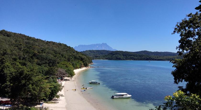 Bigfin Beach Resort photo