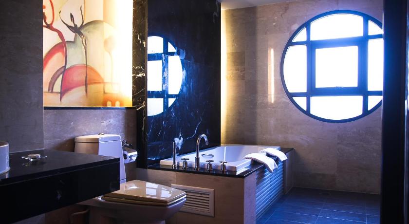 Image of Junior Suite King 2