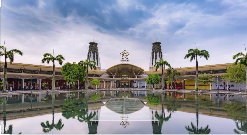 Shaftsbury Putrajaya at Alamanda Mall photo