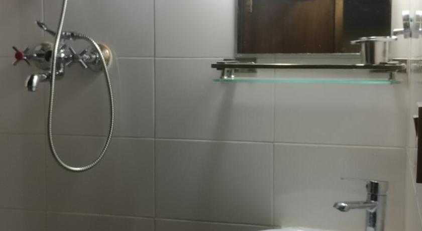 Image of Standard Twin 8