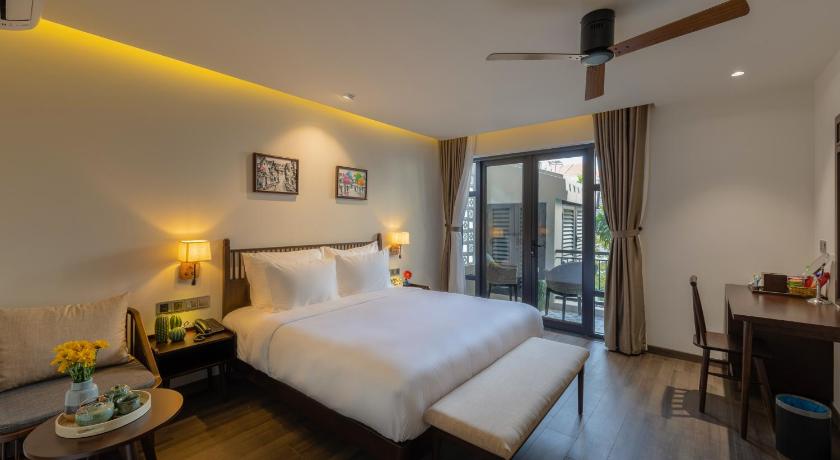 Image of King Suite Balcony Non-Smoking 5