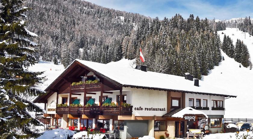 Schi- und Wanderhotel Berghof photo