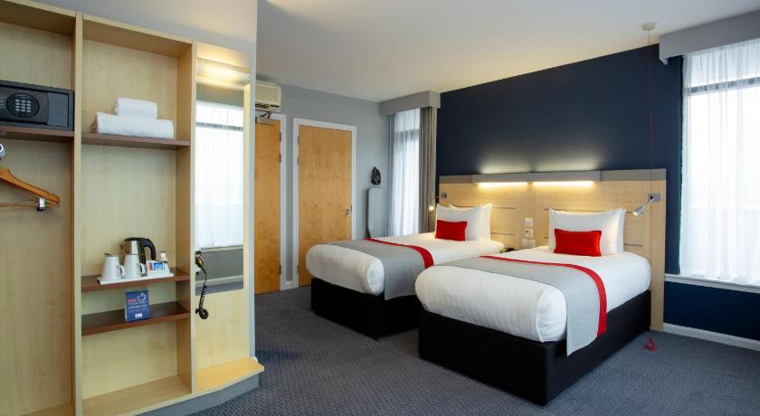 Holiday Inn Express Cheltenham Town Centre