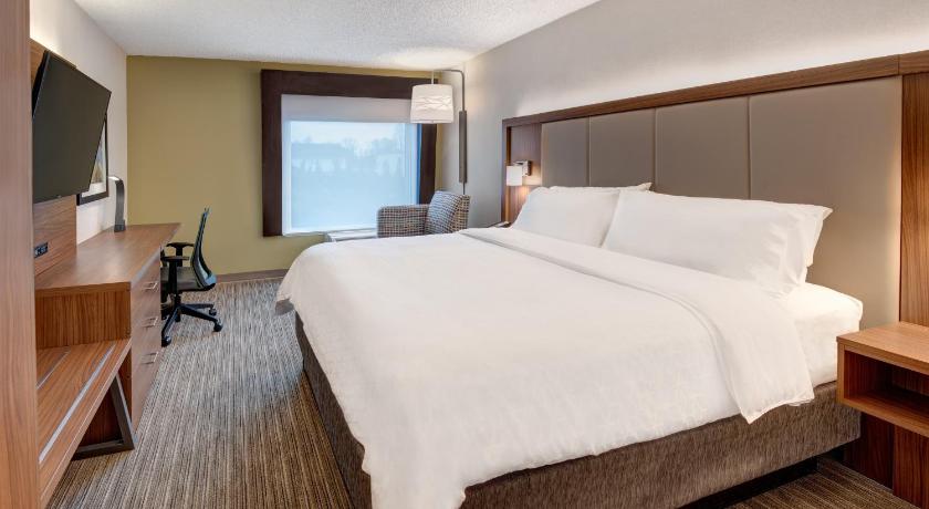 Holiday Inn Express & Suites West Long Branch - Eatontown