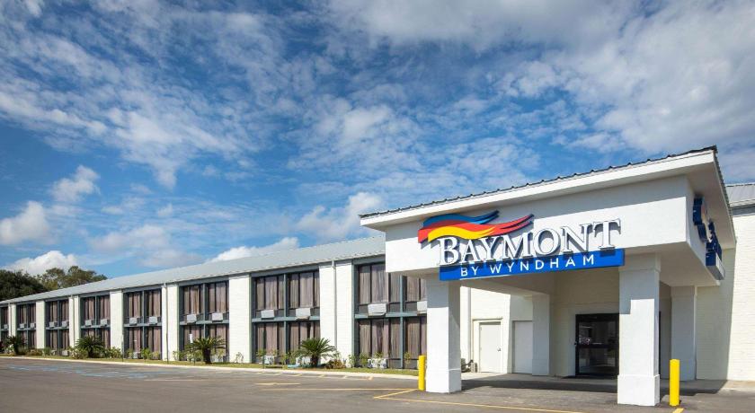 Baymont Inn & Suites by Wyndham Hammond photo