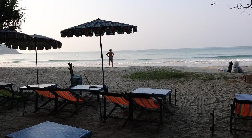 บ้านทะเลอิ่มเอม Bann Talay Im eimm photo