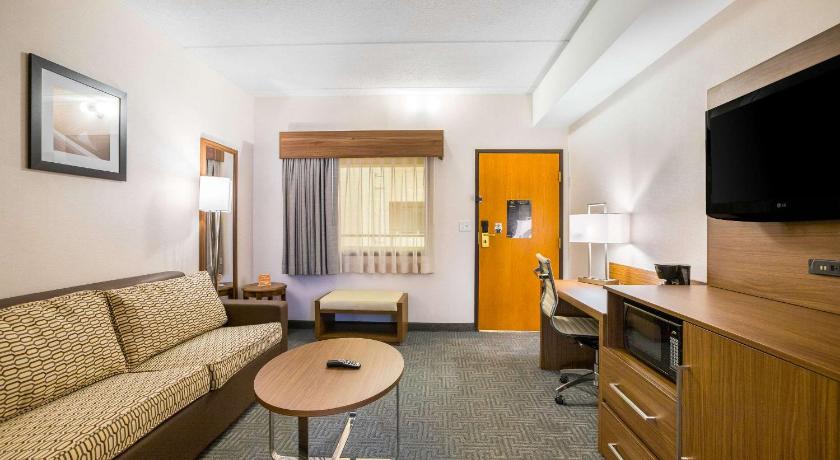 Quality Suites Lansing